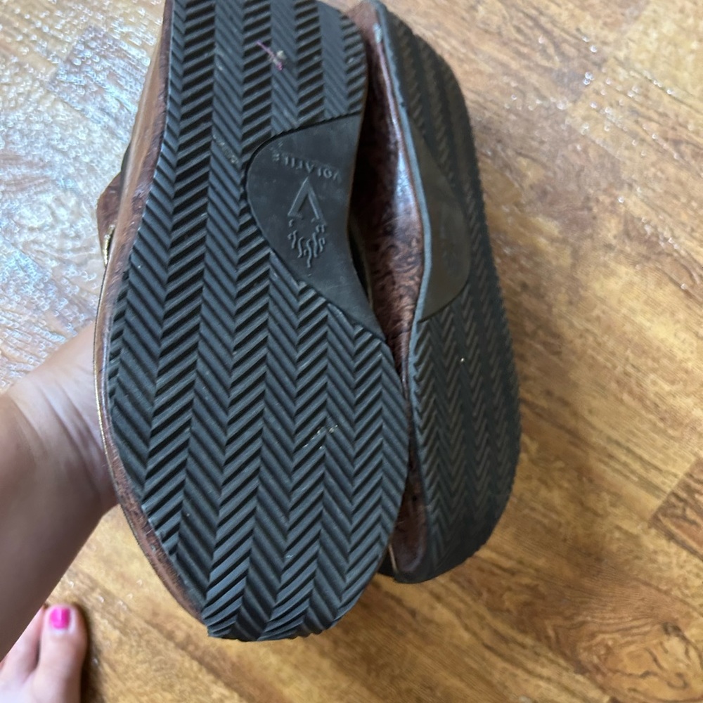 Volatile flip flops - Picture 3 of 7